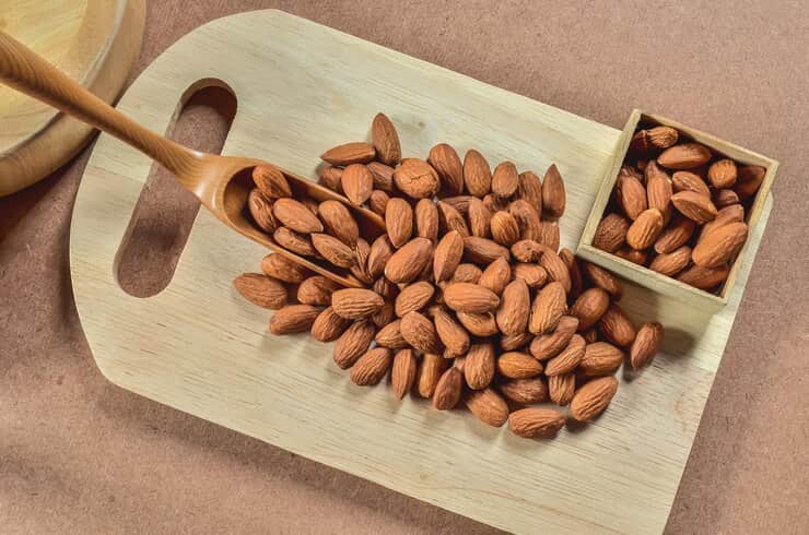 بادام درختی شیراز تازه و خوش طعم در بسته بندی